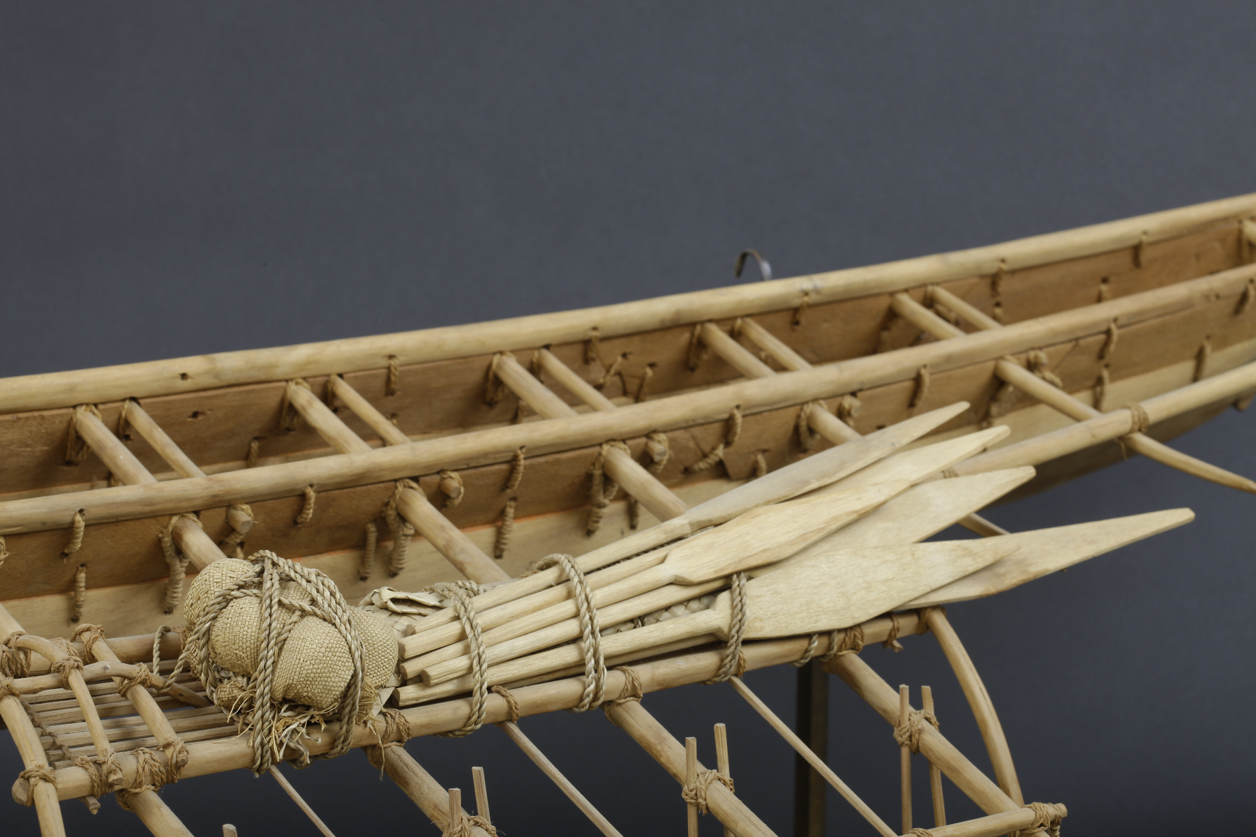 Large wet canoe model Waka siu Galerie Flak